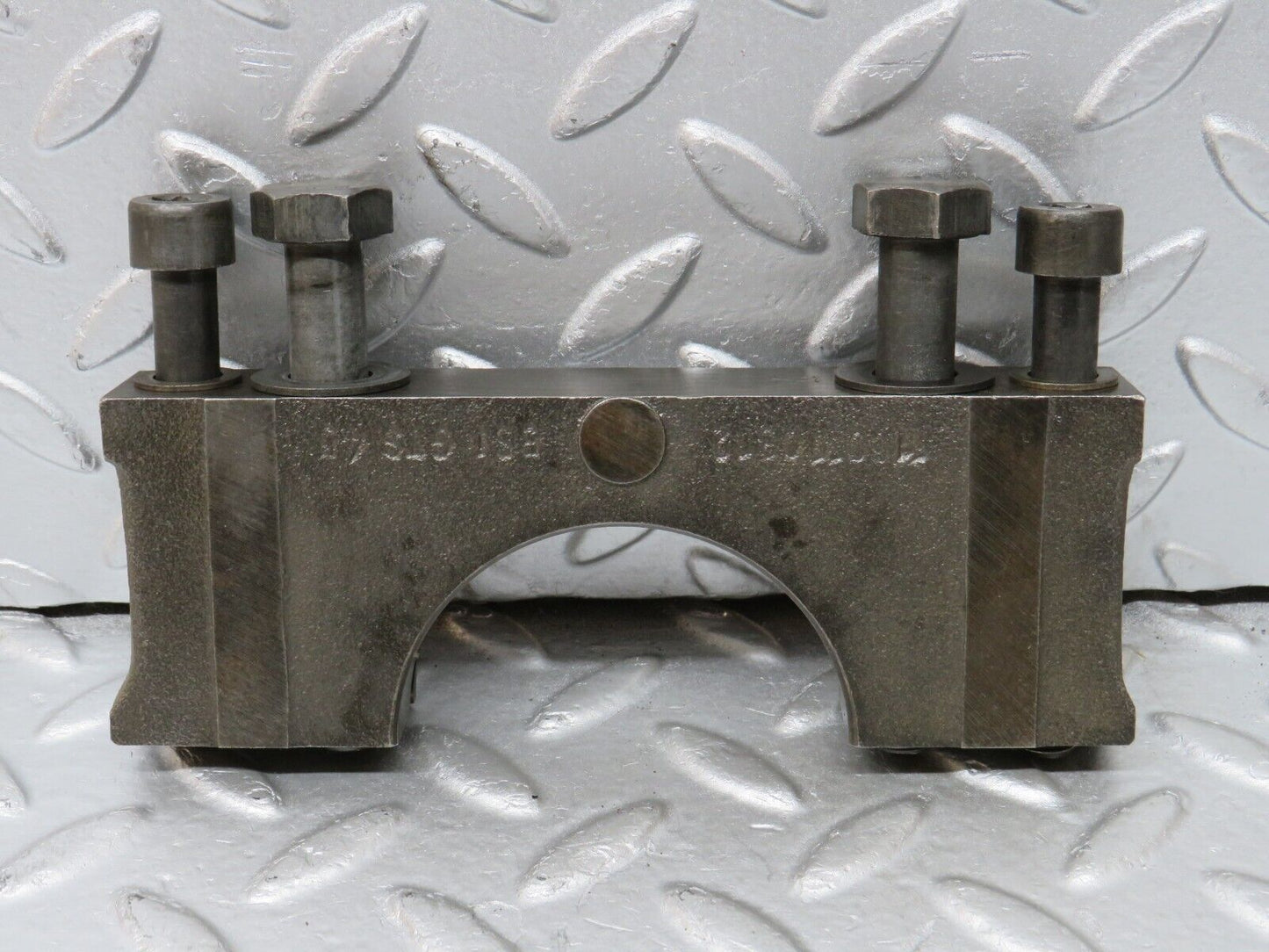 32868 Mercedes-Benz C107 R107 350 V8 Crankshaft Bearing Block 1160110312