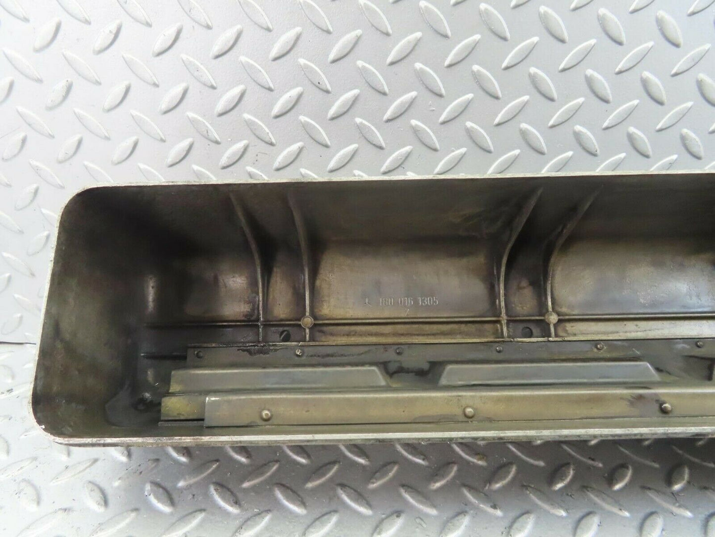 8673 Mercedes-Benz W111 Cylinder Head Valve Cover 1800161305