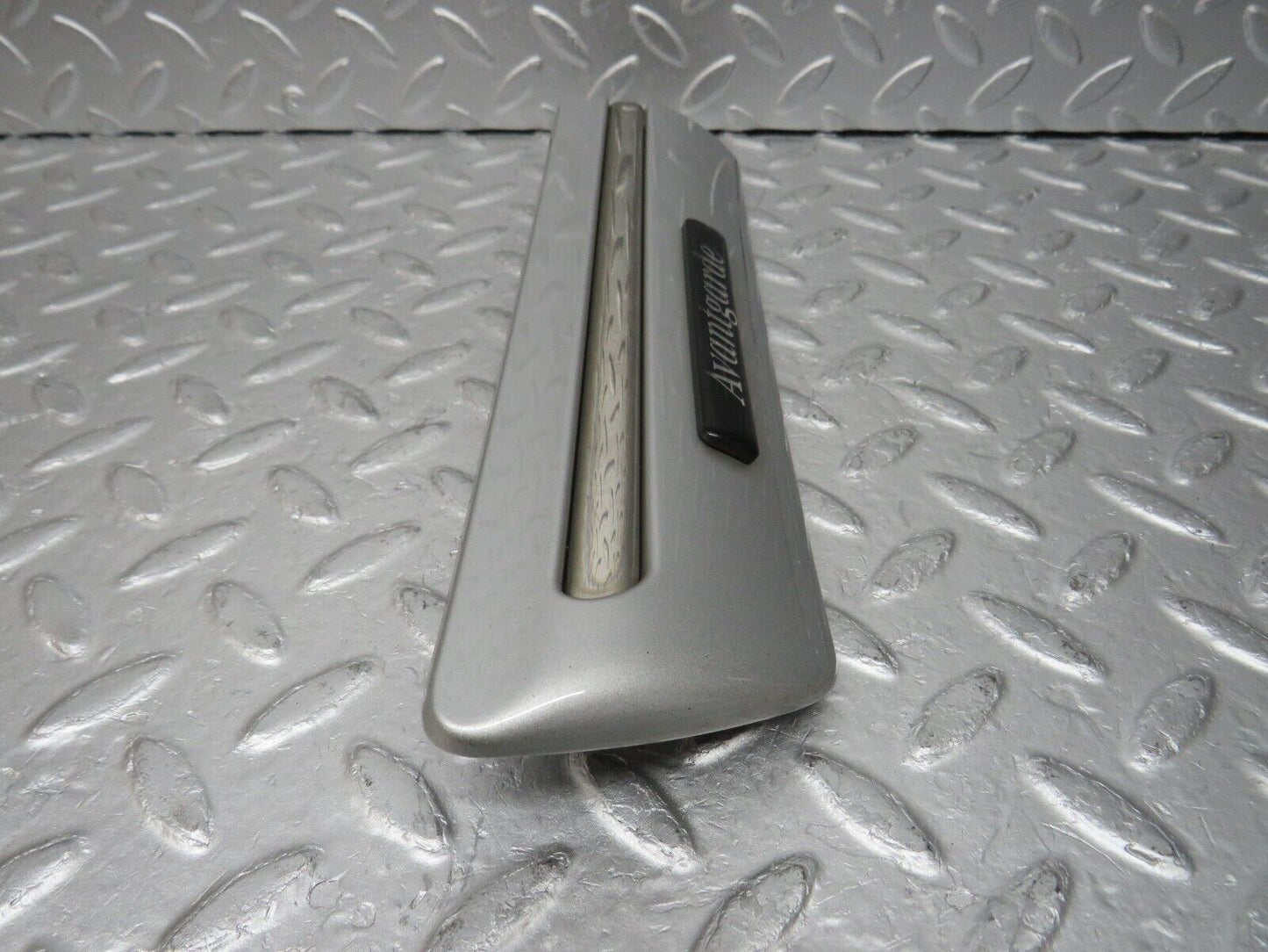 34718 Mercedes-Benz W210 320E Front Left Fender Wing Centre Moulding Trim 210690018