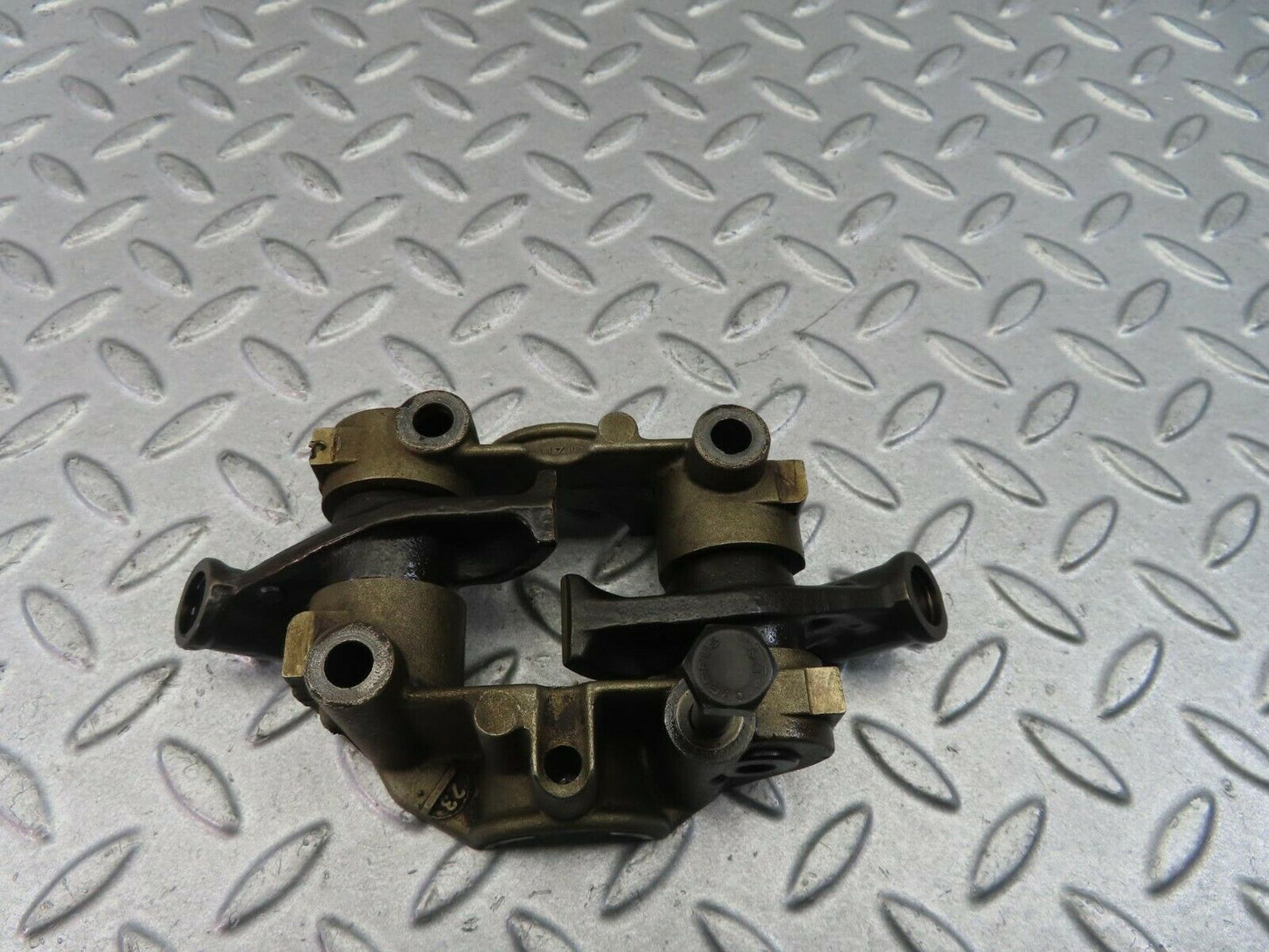 8577 Mercedes-Benz S123 Wagon Rocker Arms Camshaft Bearing Block 1020512110