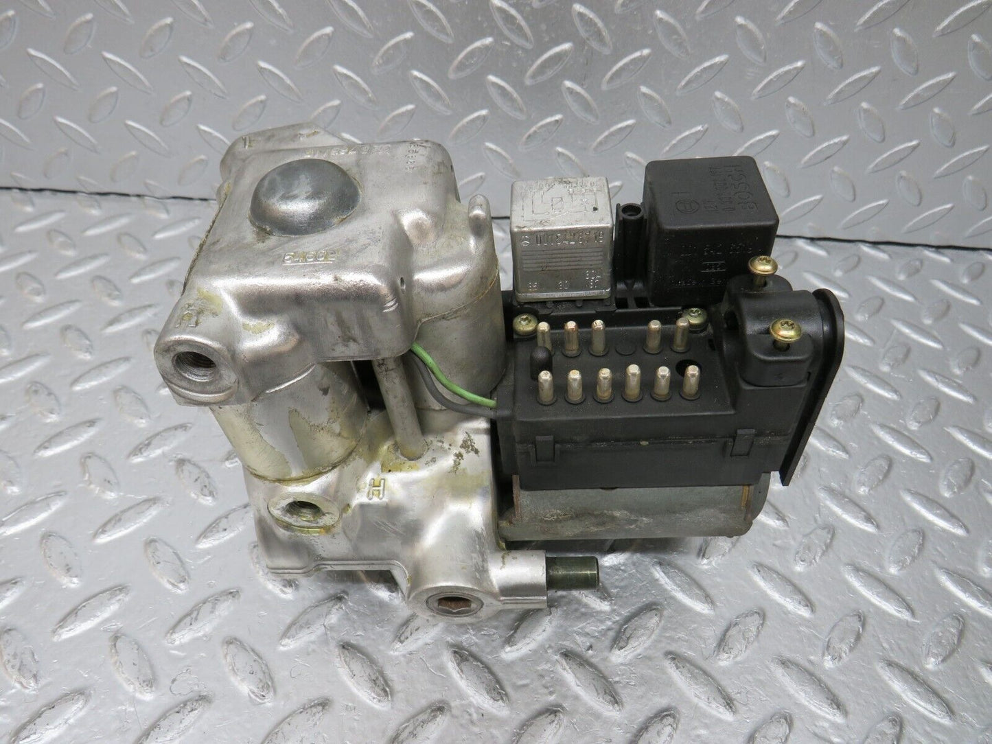 33273 Mercedes-Benz W202 C180 ABS Pump Bosch 0265200043