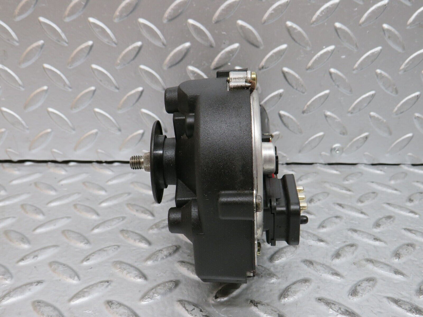 29048 Mercedes-Benz C124 320CE Coupe Wiper Motor Bosch 0390241425 with cover