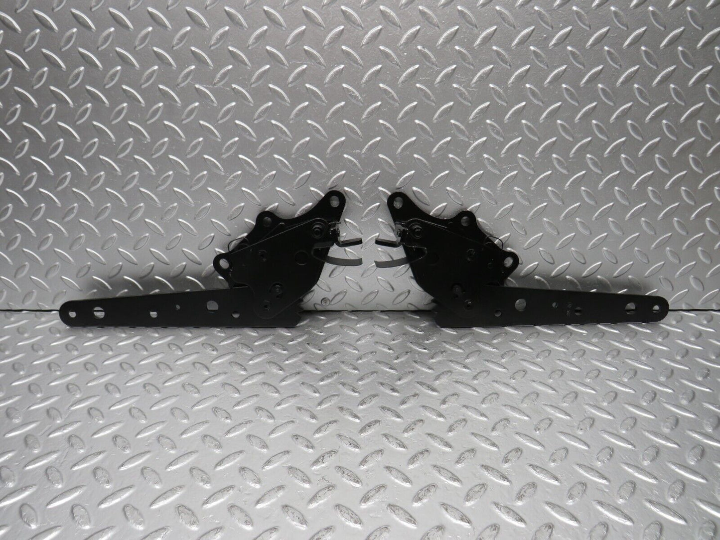 31525 Mercedes-Benz S124 220TE Wagon Rear Seat Hinge Pair