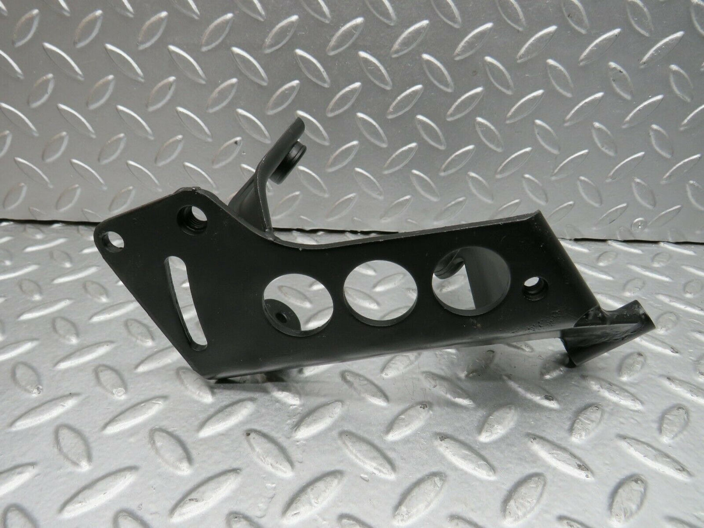 22283 Mercedes-Benz S123 280TE Wagon Power Steering Pump Holder Bracket