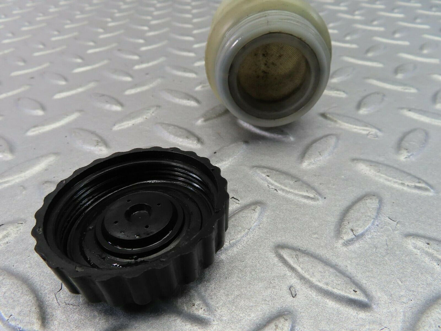 7978 Mercedes-Benz W115 220D Clutch Fluid Reservoir