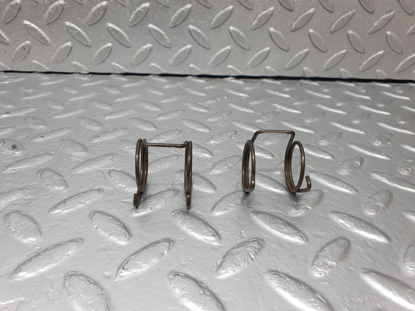 43363 Mercedes-Benz W108 280SE Valve Rocker Arm Retaining Spring