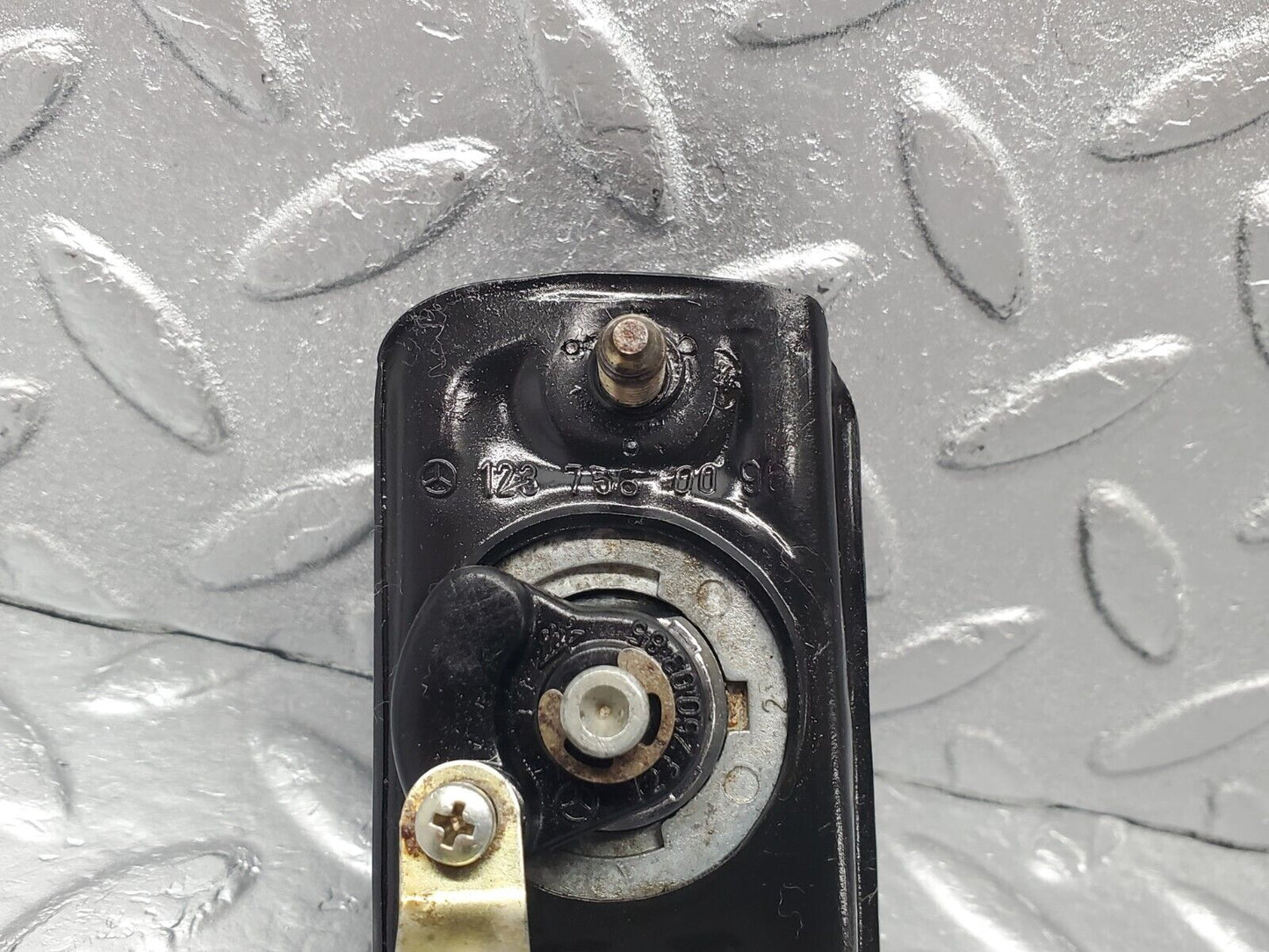 46471 Mercedes-Benz C123 280CE Coupe Trunk Lock No Key 1237580096 1237500385