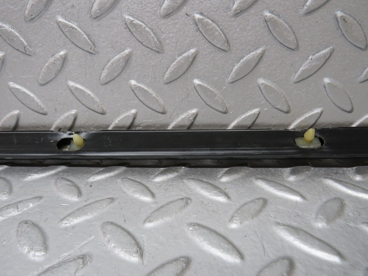 37435 Mercedes-Benz W109 300SEL Front Left Door Centre Moulding Trim