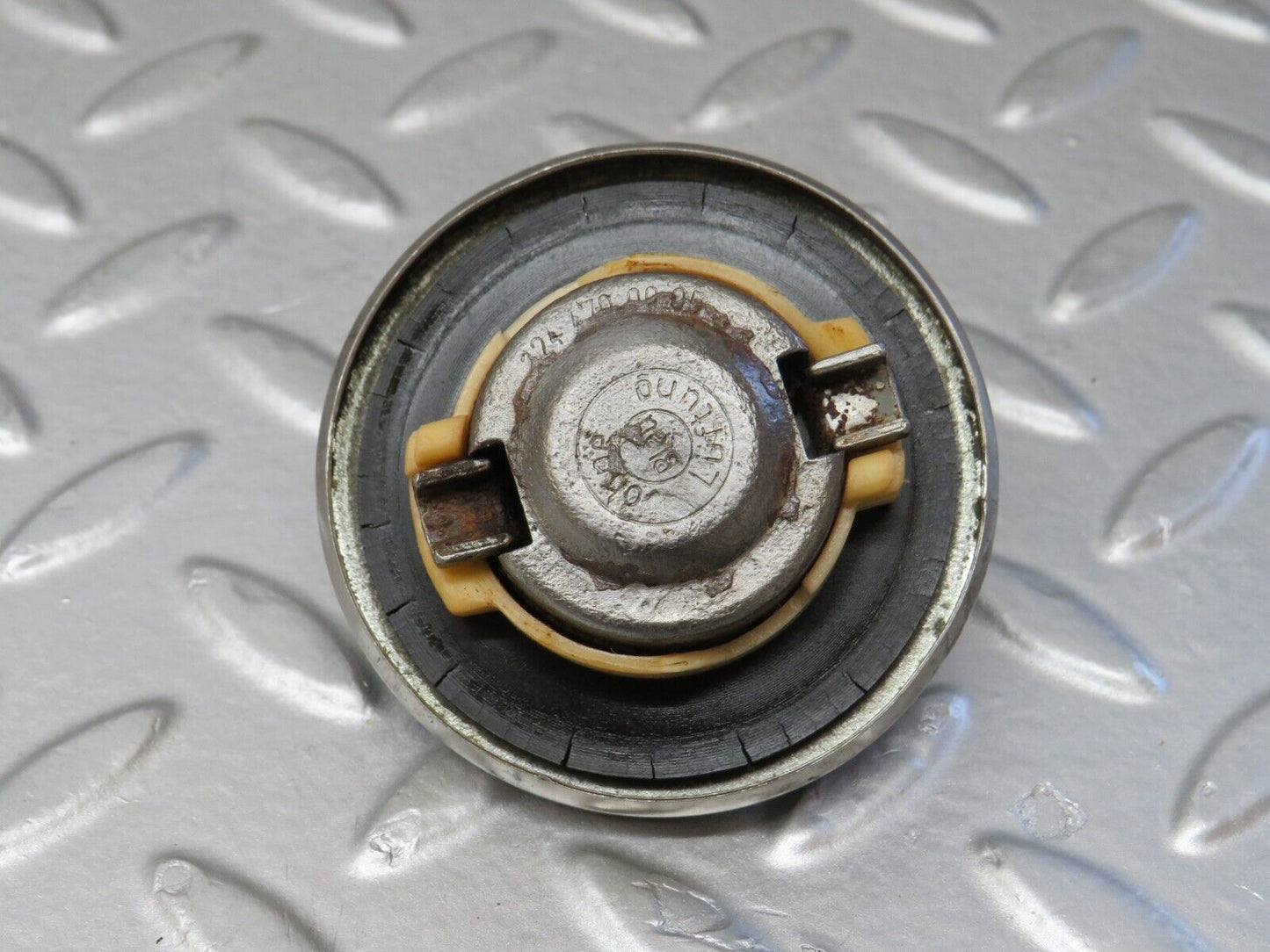 36804 Mercedes-Benz W201 190E 2.0L Fuel Tank Metal Cap 1244700005