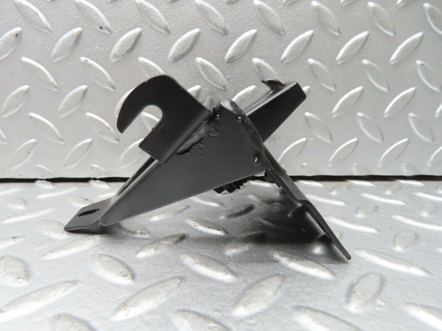 19002 Mercedes-Benz W121 190b Ponton Bonnet Lock Lower