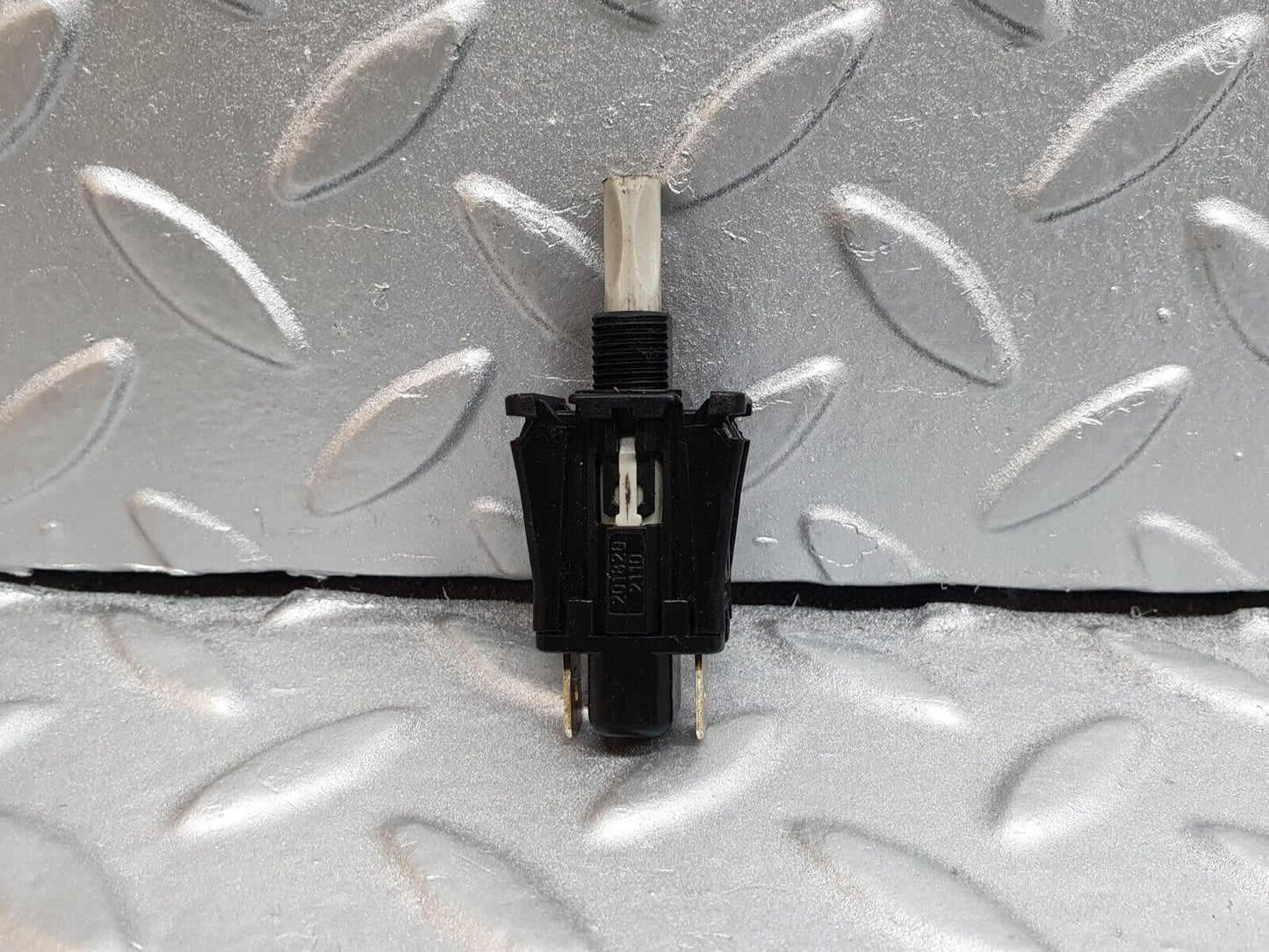 42053 Mercedes-Benz W202 C200 Door Contact Switch 2018202110