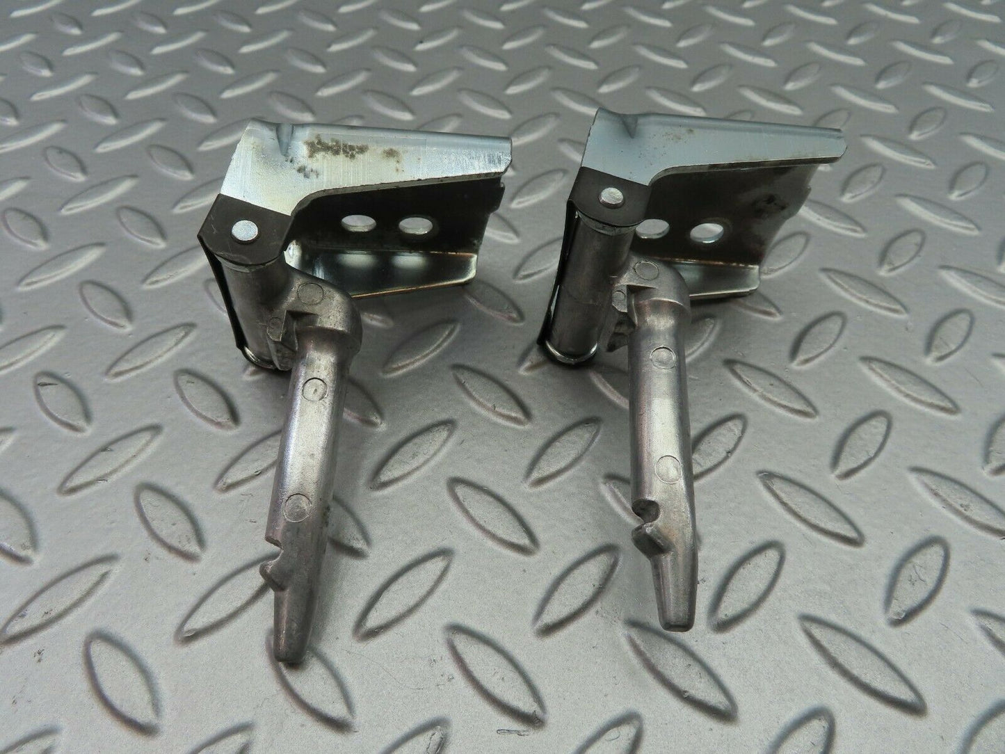 6626 Mercedes-Benz S124 E220 Wagon Boot Folding Seat Hinge Bottom