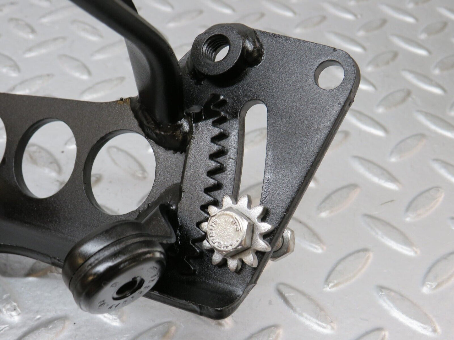 35495 Mercedes-Benz R107 280SL Power Steering Pump Bracket