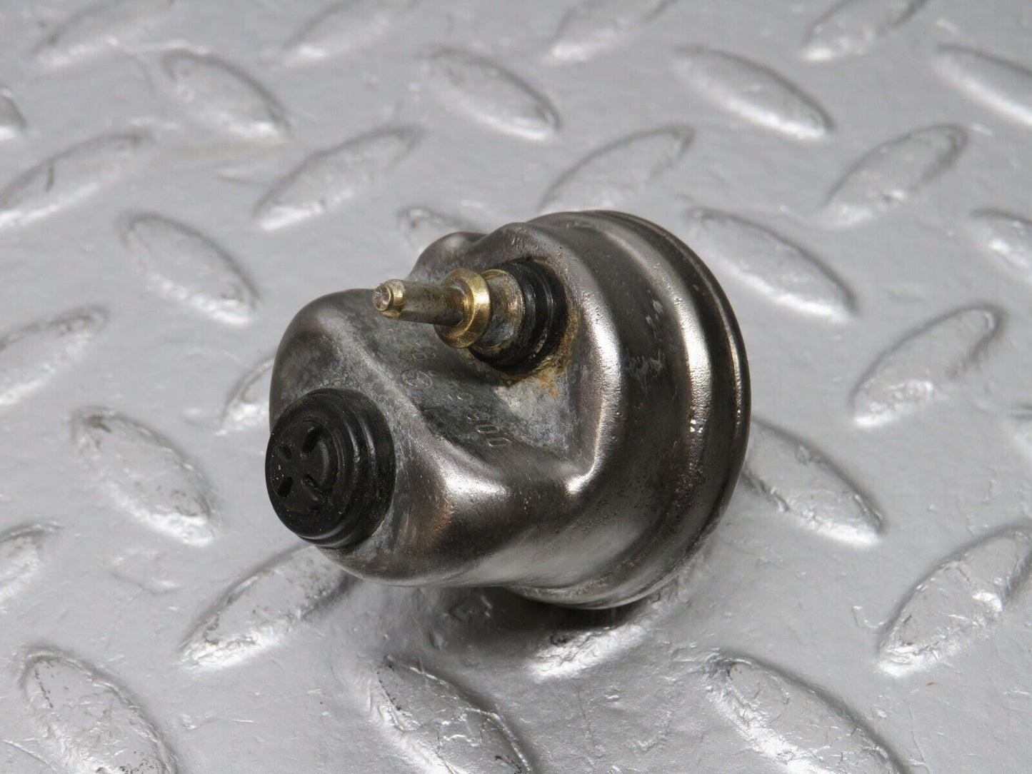 39152 Mercedes-Benz W201 190E Oil Pressure Sensor VDO
