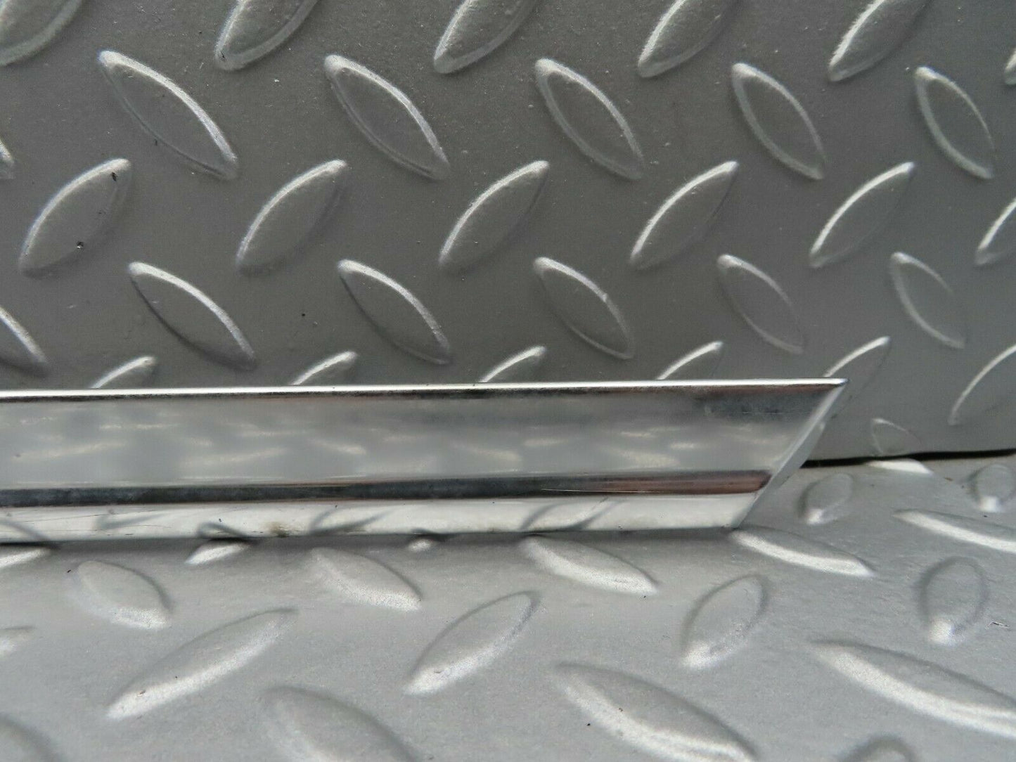 6884 Mercedes-Benz C107 350SLC Coupe Left Door Chrome Trim
