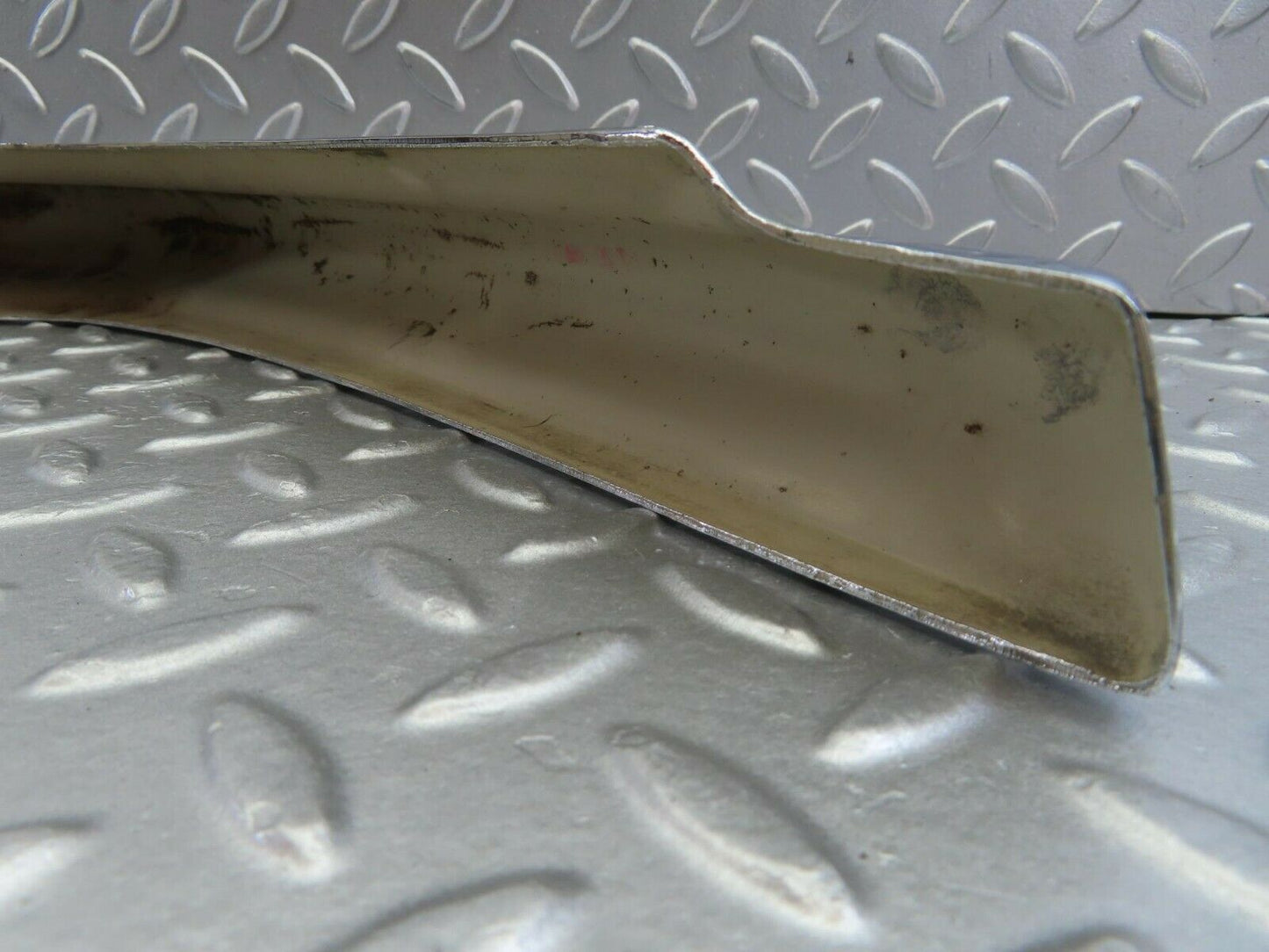 10615 Mercedes-Benz W108 Front Left Upper Bumper Corner