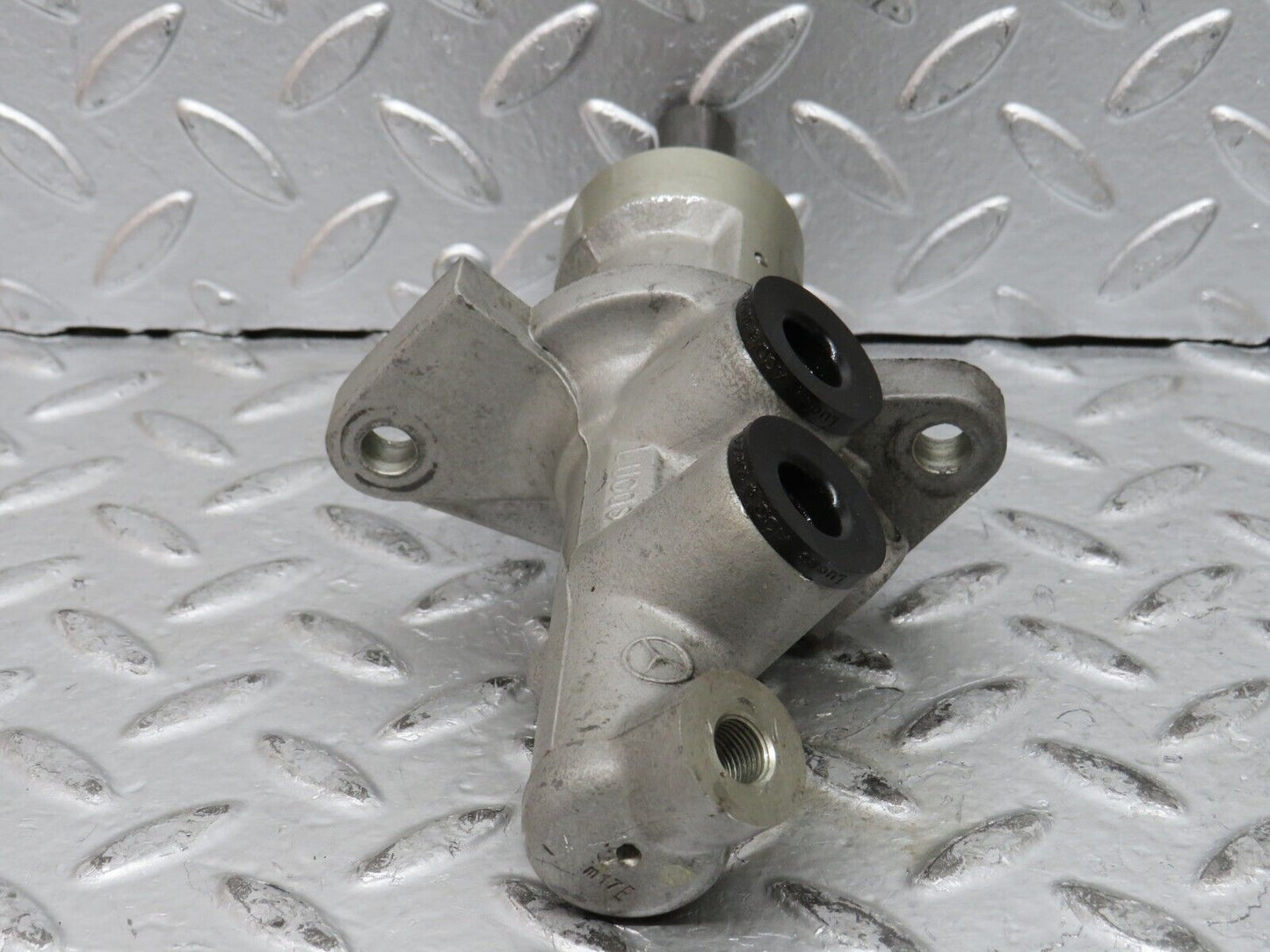 27651 Mercedes-Benz S124 300TE Wagon Brake Master Cylinder Lucas