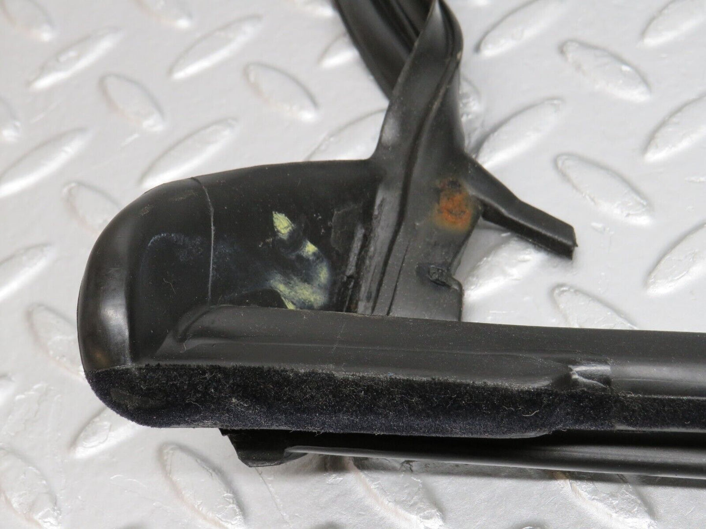 38606 Mercedes-Benz R129 280SL Coupe Front Windscreen Rubber Seal