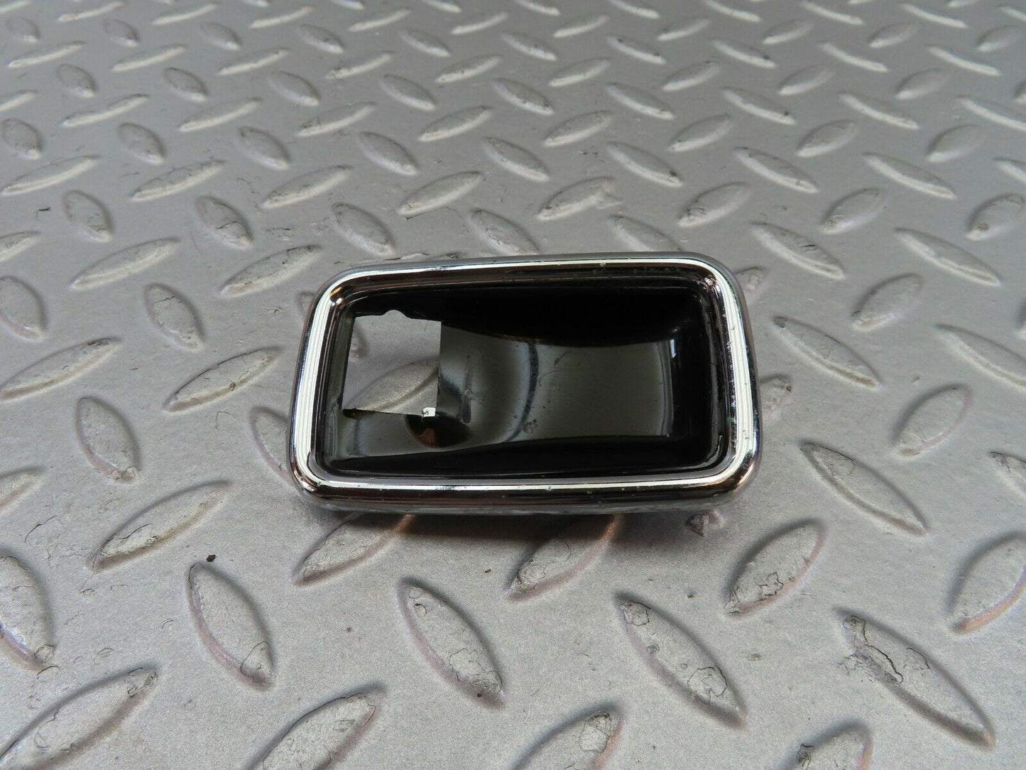 7591 Mercedes-Benz S123 230TE Wagon Chrome Frame For Door Handle 1087660611