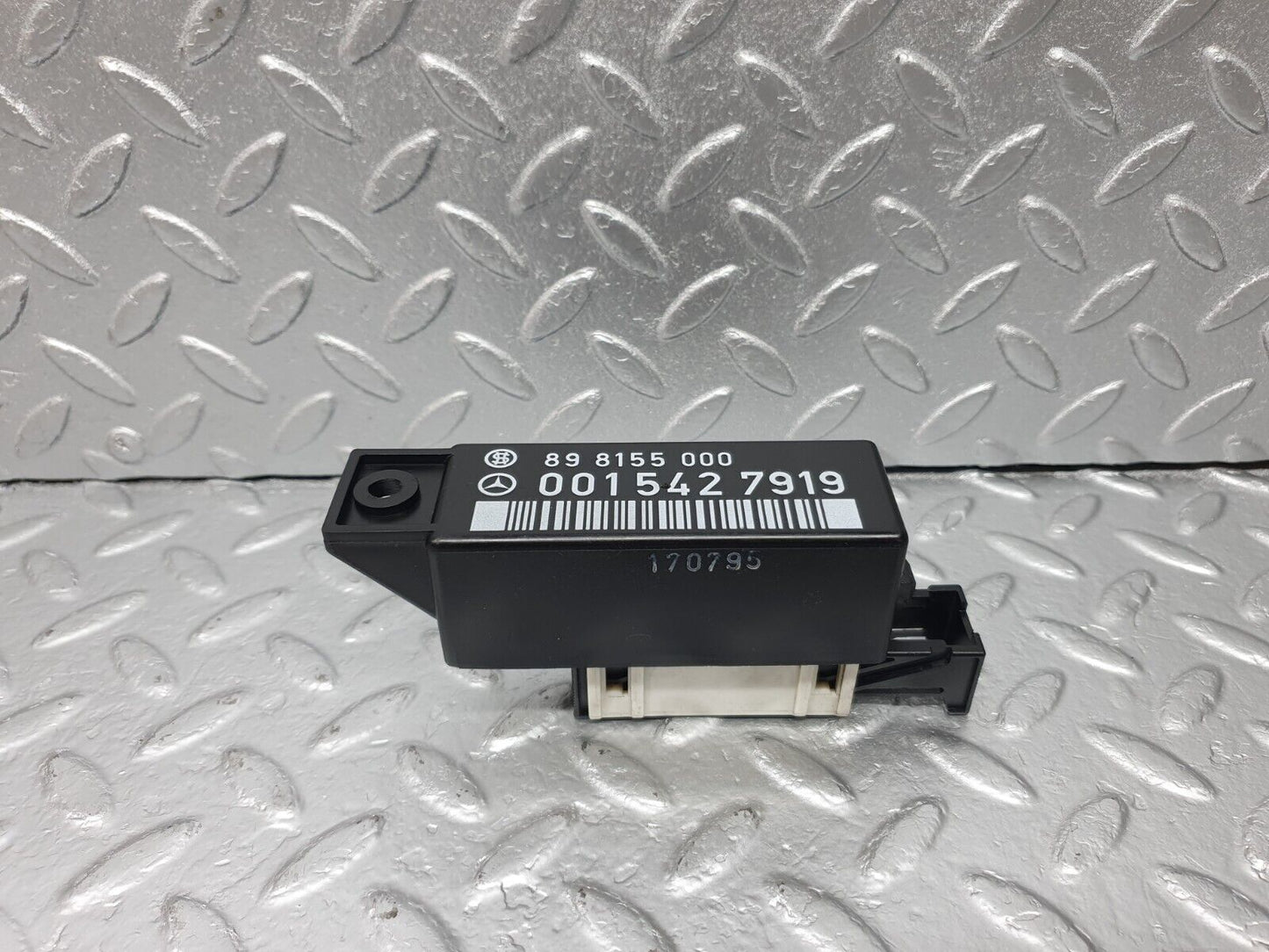 42241 Mercedes-Benz R129 320SL Coupe Windscreen Wiper Relay 0015427919 0175456128