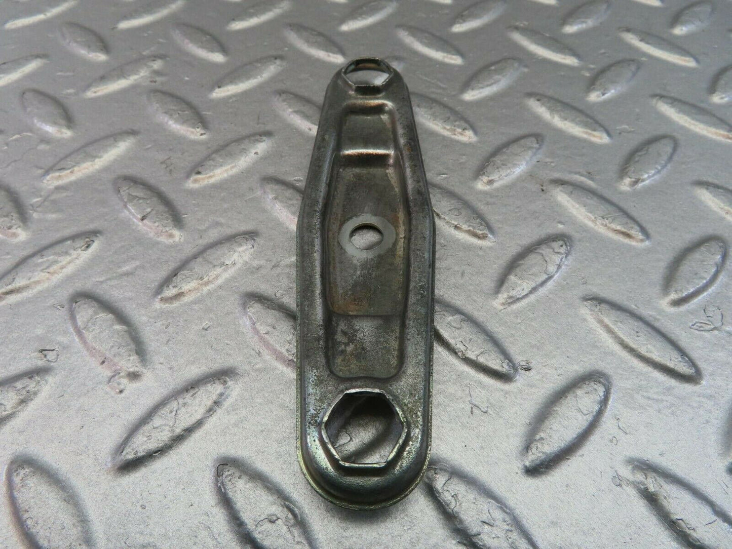 10550 Mercedes-Benz W201 190E Fuel Injector Nozzle Clamp Bracket