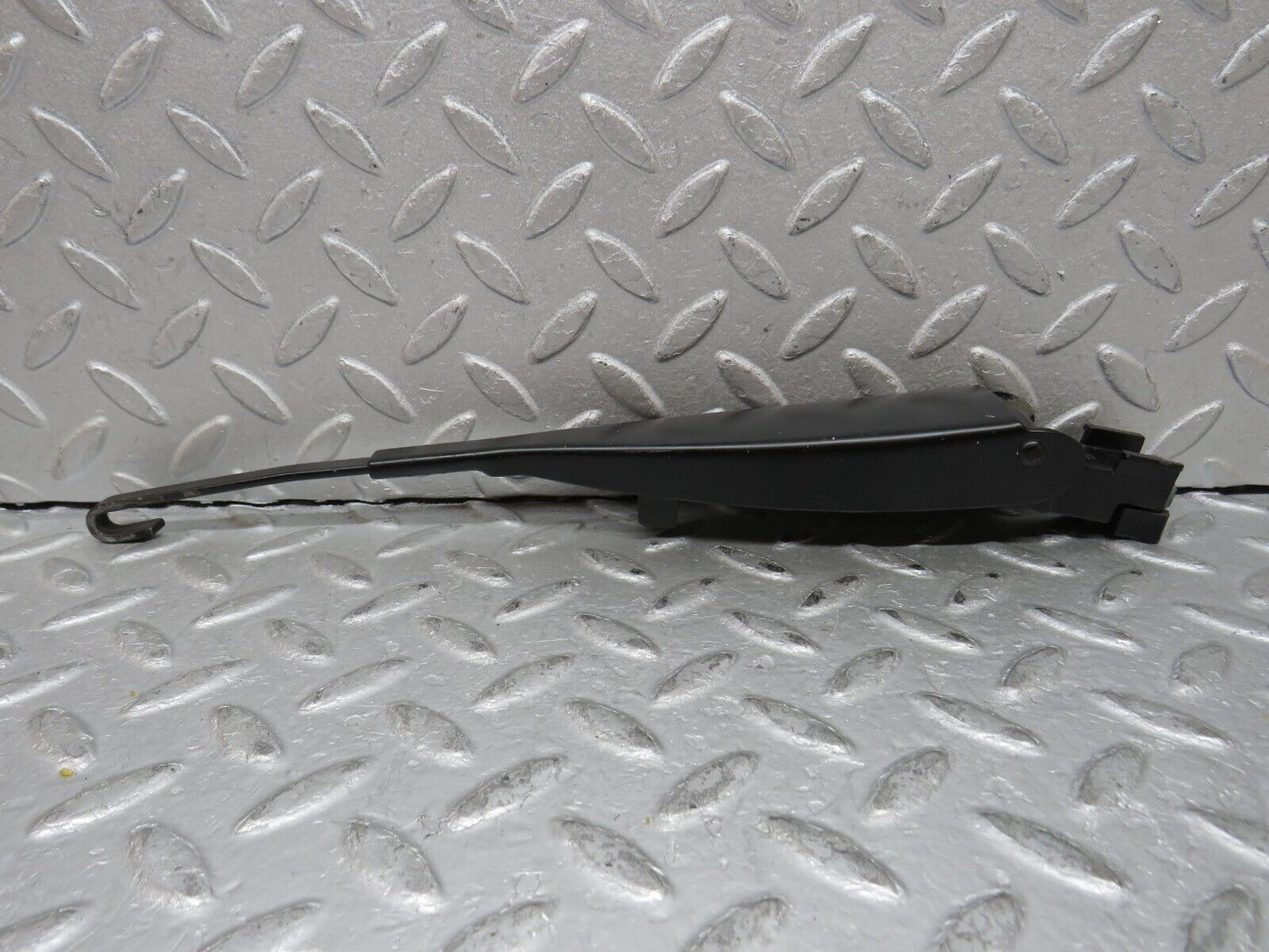 37866 Mercedes-Benz A124 320E Cabriolet Wiper Arm Bosch