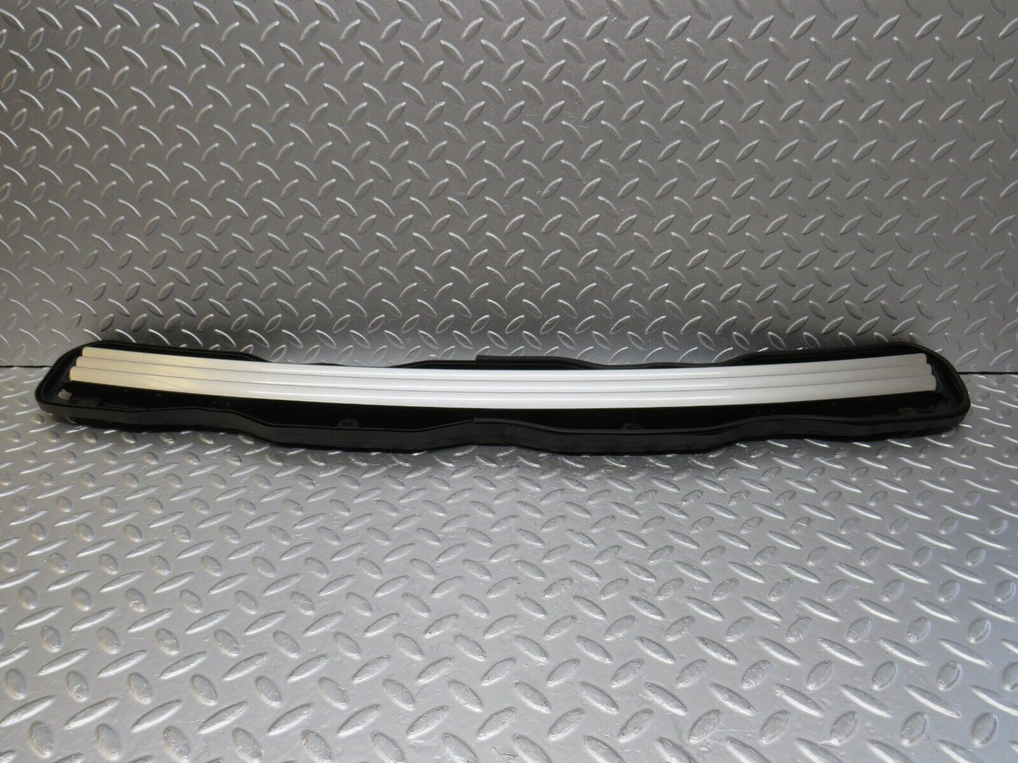34711 Mercedes-Benz W210 320E Bonnet Upper Grill 2108800805