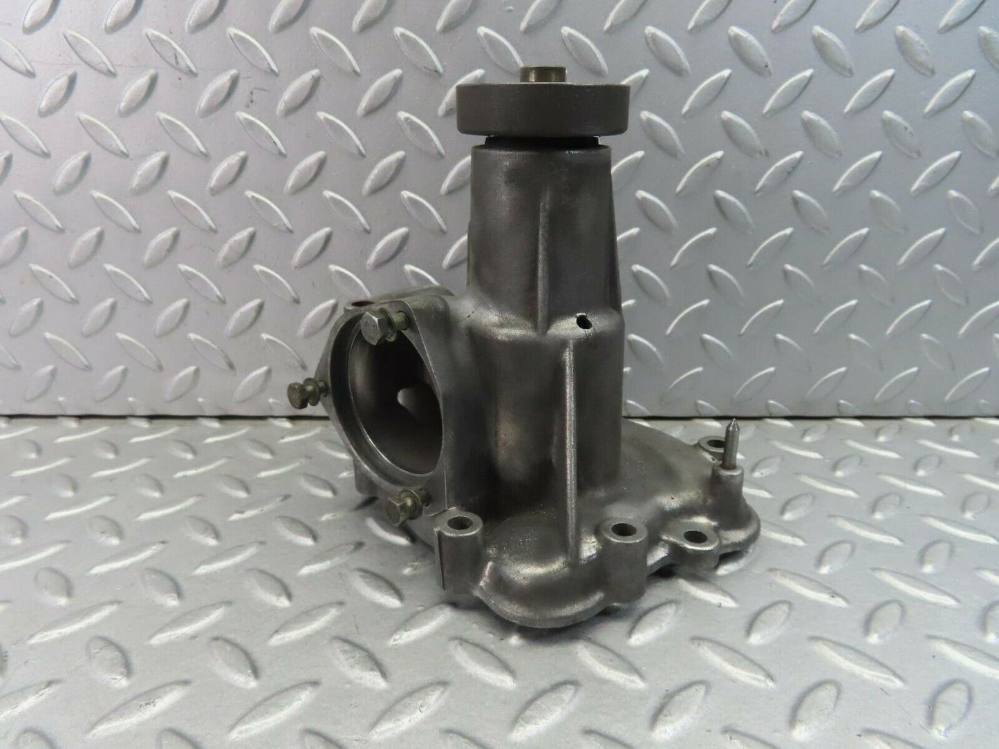 8498 Mercedes-Benz W116 Water Pump 1172010101