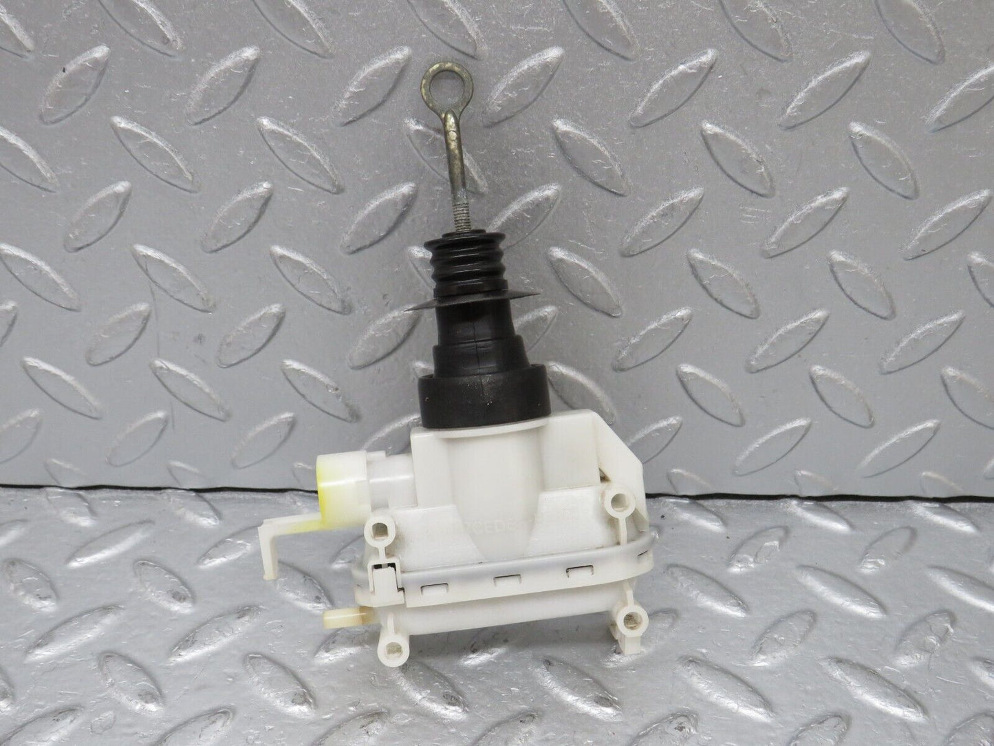 36631 Mercedes-Benz W201 190E Front Left Door Lock Vacuum Actuator