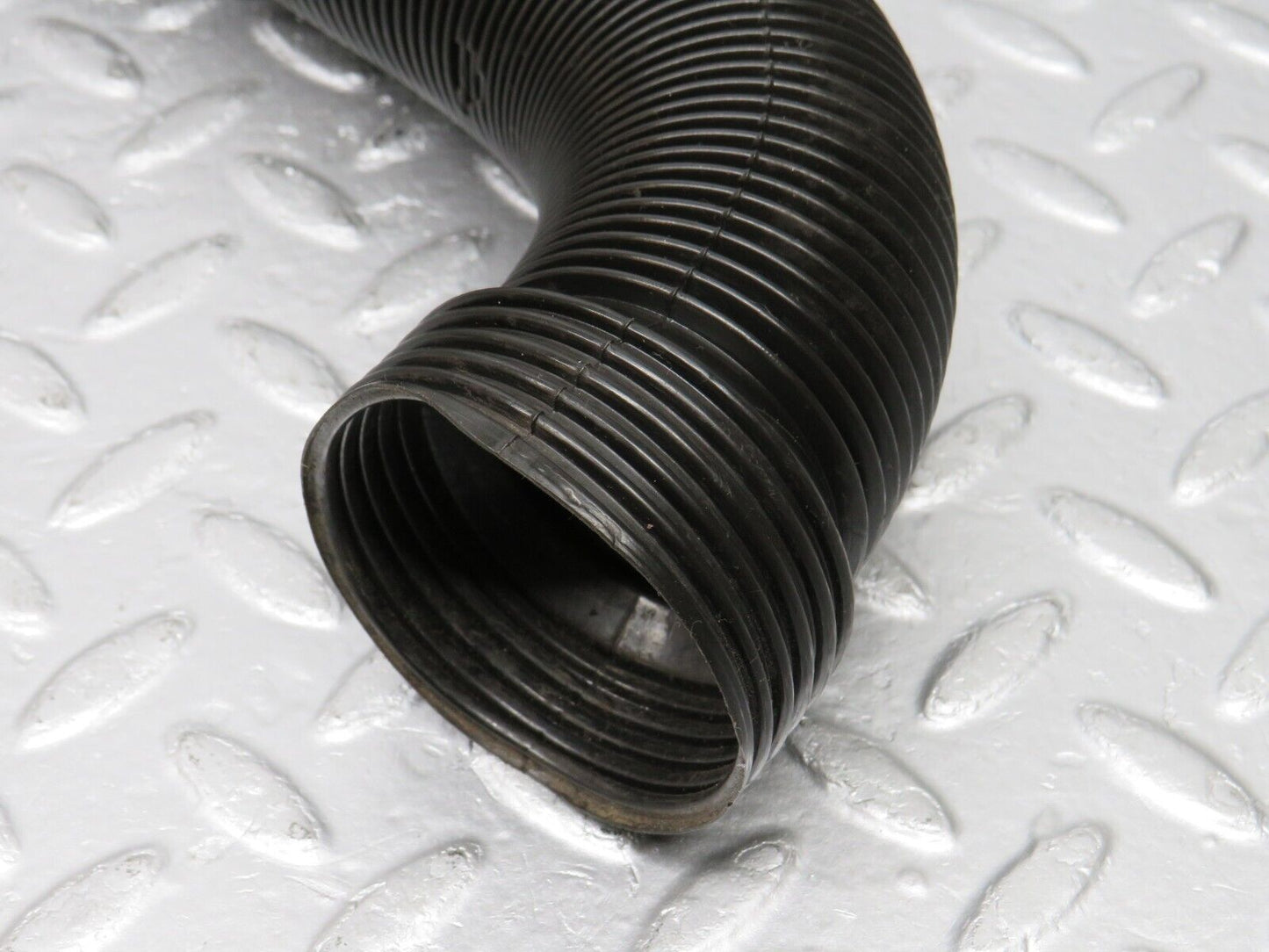 39905 Mercedes-Benz R107 350SL Air Duct Pipe Hose