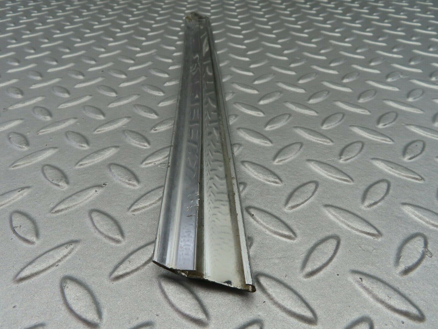 6895 Mercedes-Benz C107 350SLC Coupe Rear Left Window Chrome