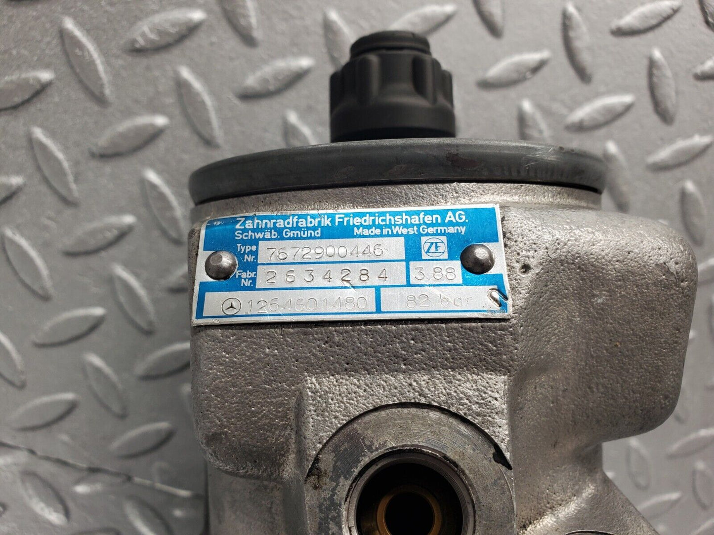 46024 Mercedes-Benz W126 420SE Power Steering Pump 1264601480 7672900446