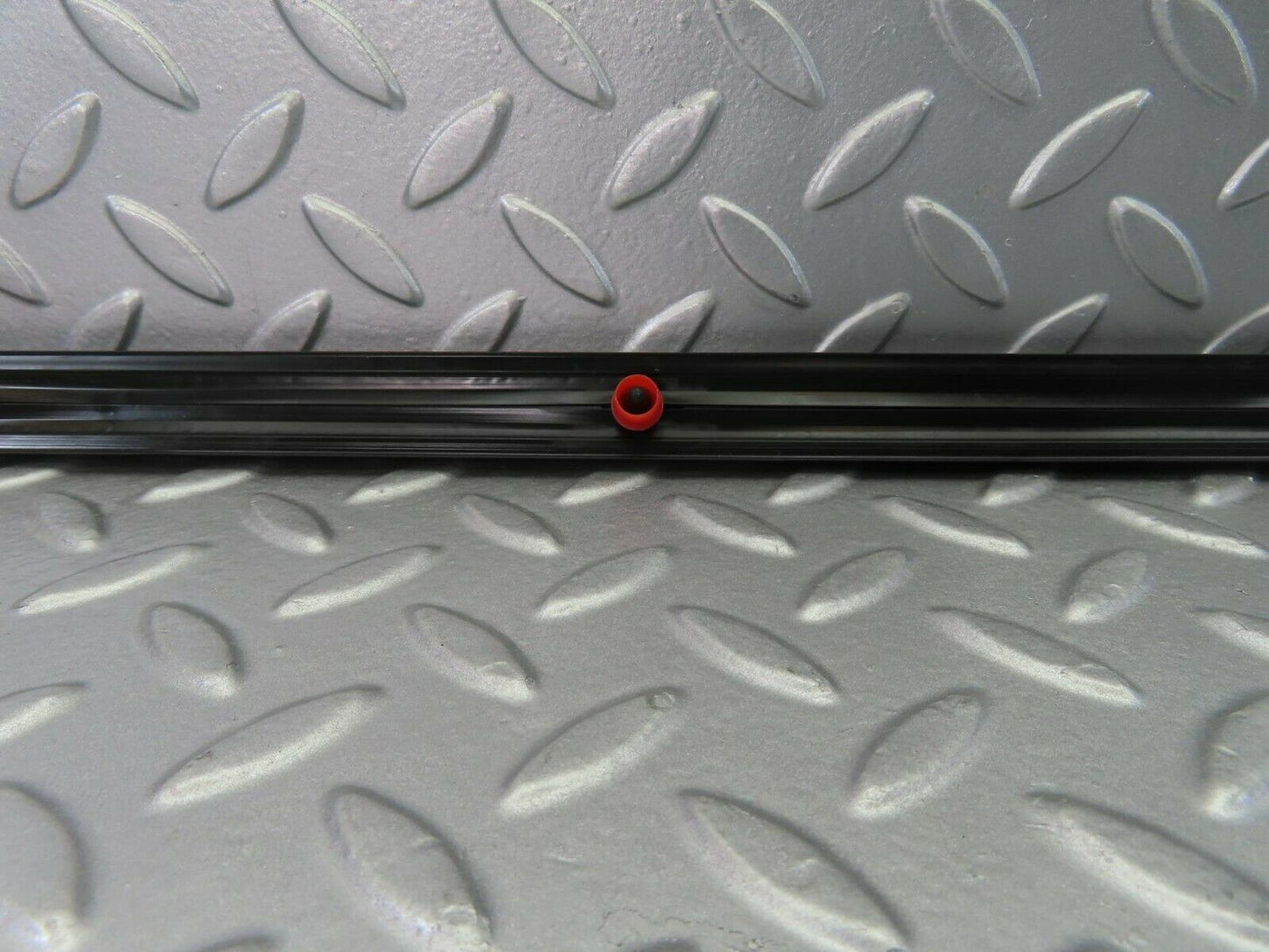 10240 Mercedes-Benz W123 Rear Right Door Centre Moulding Trim