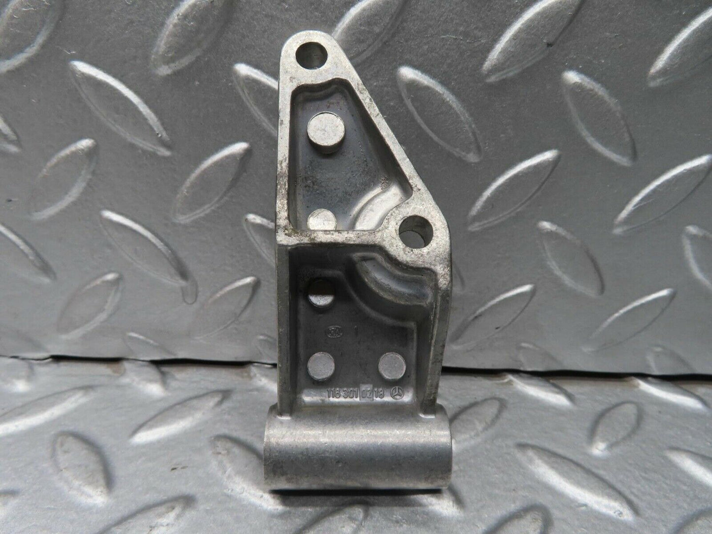 14439 Mercedes-Benz W116 350SE Accelerator Pedal Linkage Bracket 1163010218