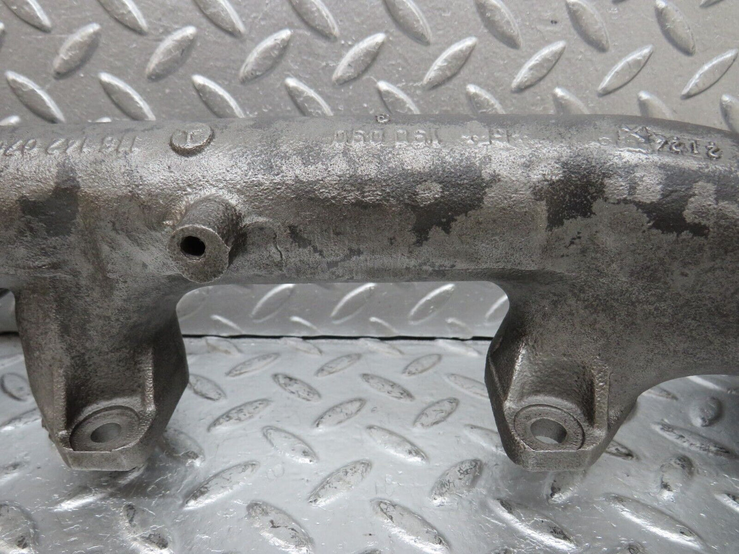 33123 Mercedes-Benz W126 380 V8 Exhaust Manifold Right 1161420602 1161420702