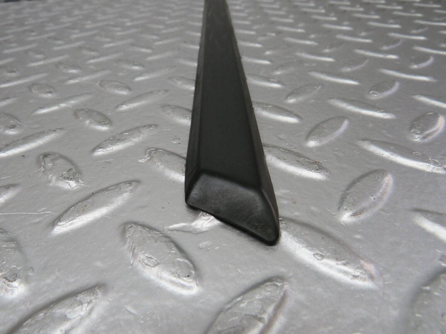30790 Mercedes-Benz W201 190E 2.0L Rear Right Fender Wing Centre Moulding Trim