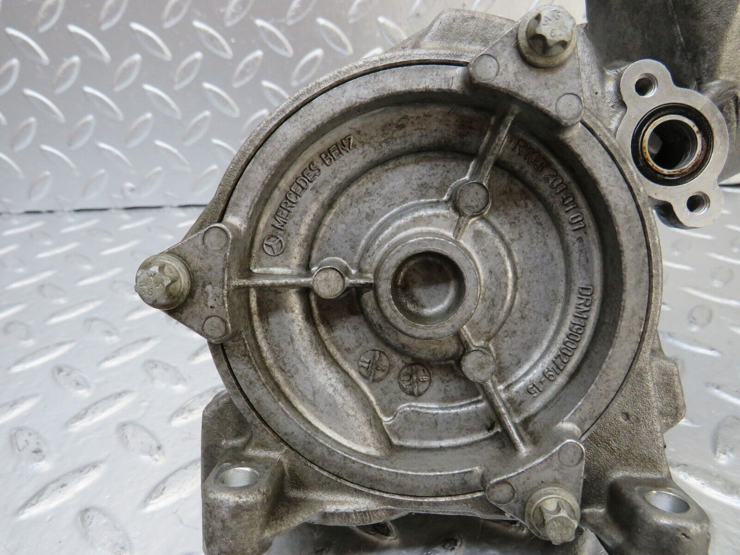 25773 Mercedes-Benz W124 280E Water Pump 1032010101