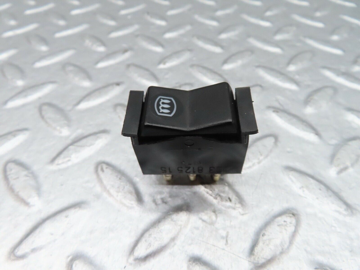 18089 Mercedes-Benz W123 200 Rear Heated Windscreen Switch 03812515