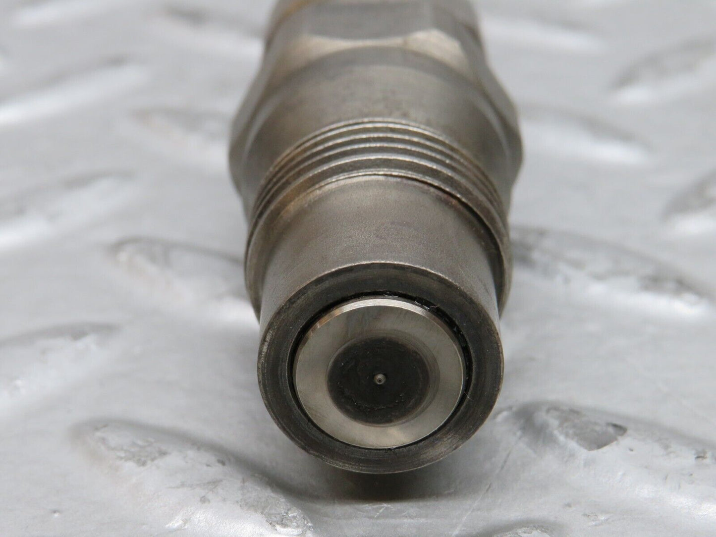 28504 Mercedes-Benz S123 240D Wagon Fuel Injector Bosch KCA30S35/4
