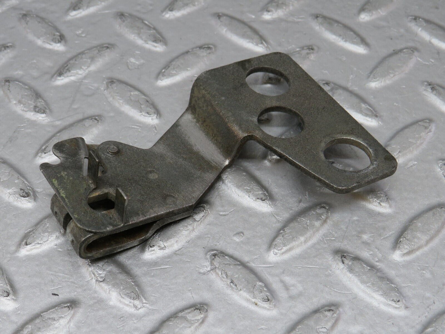 36417 Mercedes-Benz R107 450 Automatic Gearbox Linkage Bracket 722.002
