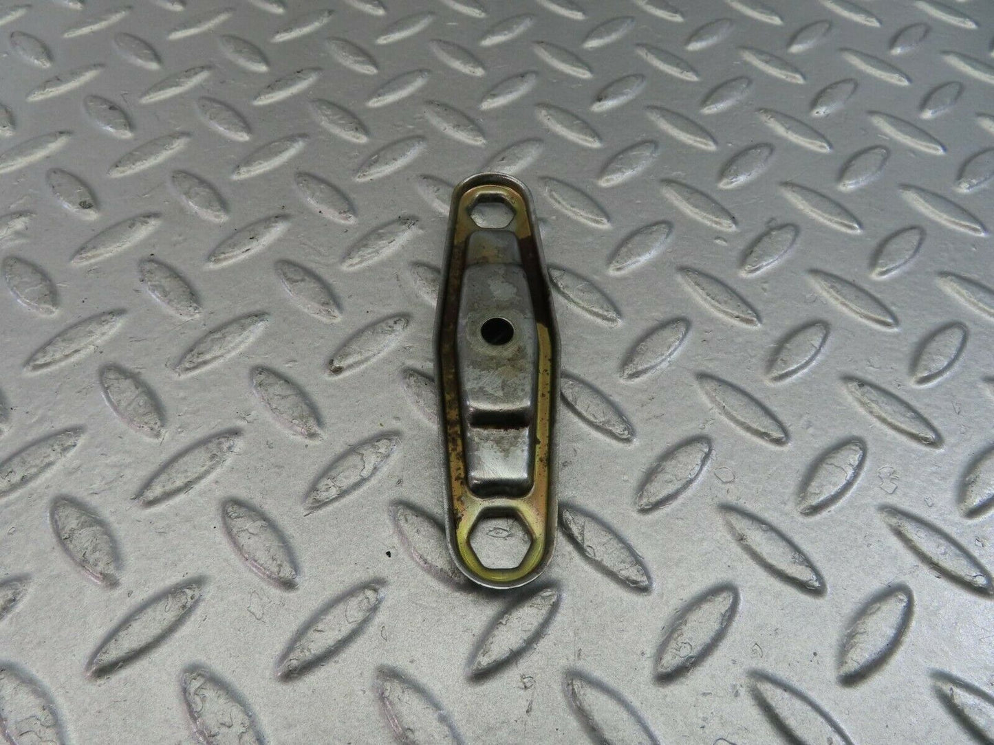 10082 Mercedes-Benz C123 230CE Coupe Fuel Injector Nozzle Clamp Bracket