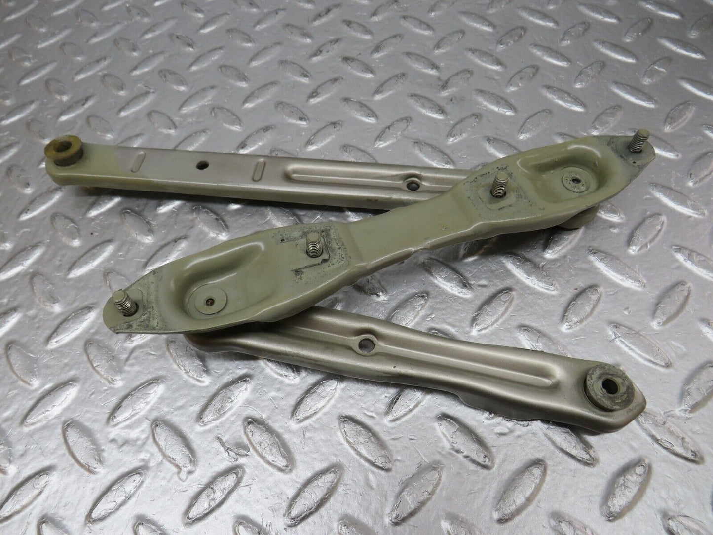 33723 Mercedes-Benz W201 190E 2.0L Bonnet Hinge Right Side