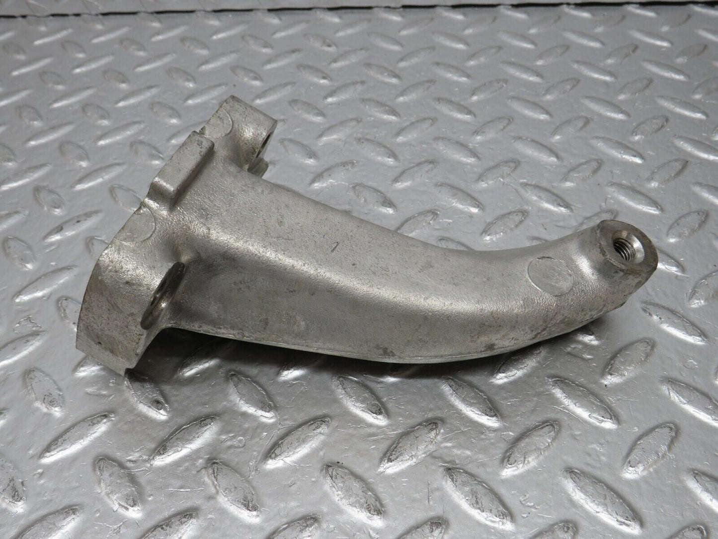 31046 Mercedes-Benz W123 200D Engine Mount Bracket Left Side 6152231304