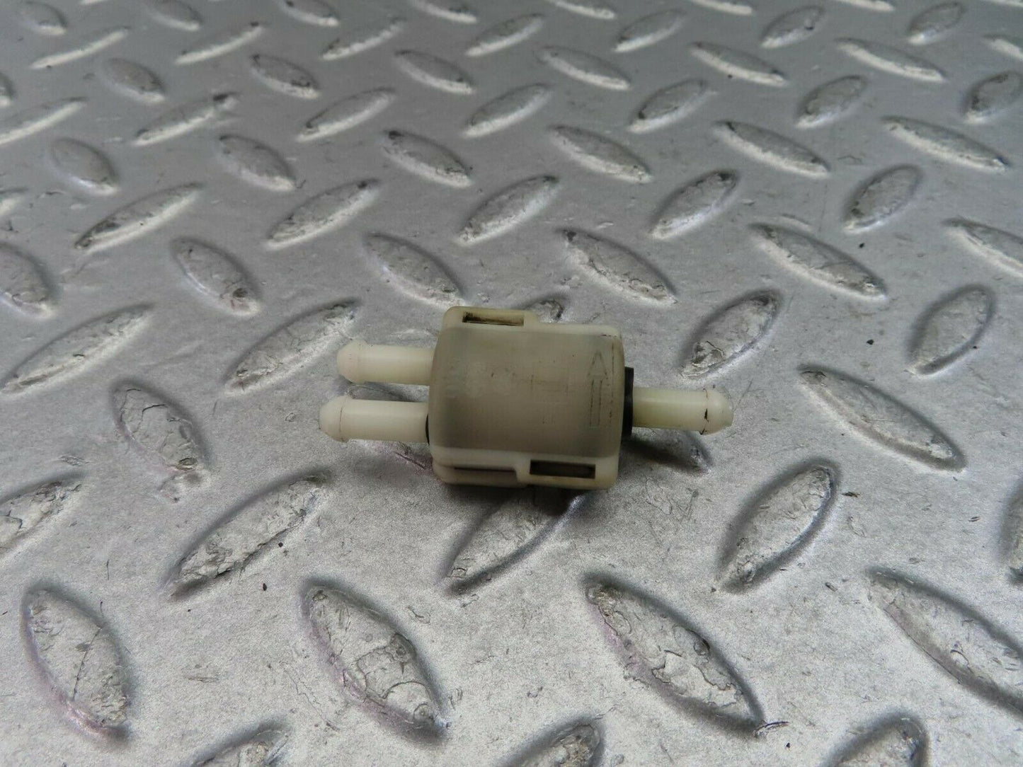 9739 Mercedes-Benz C123 280CE Coupe Windscreen Washer Valve