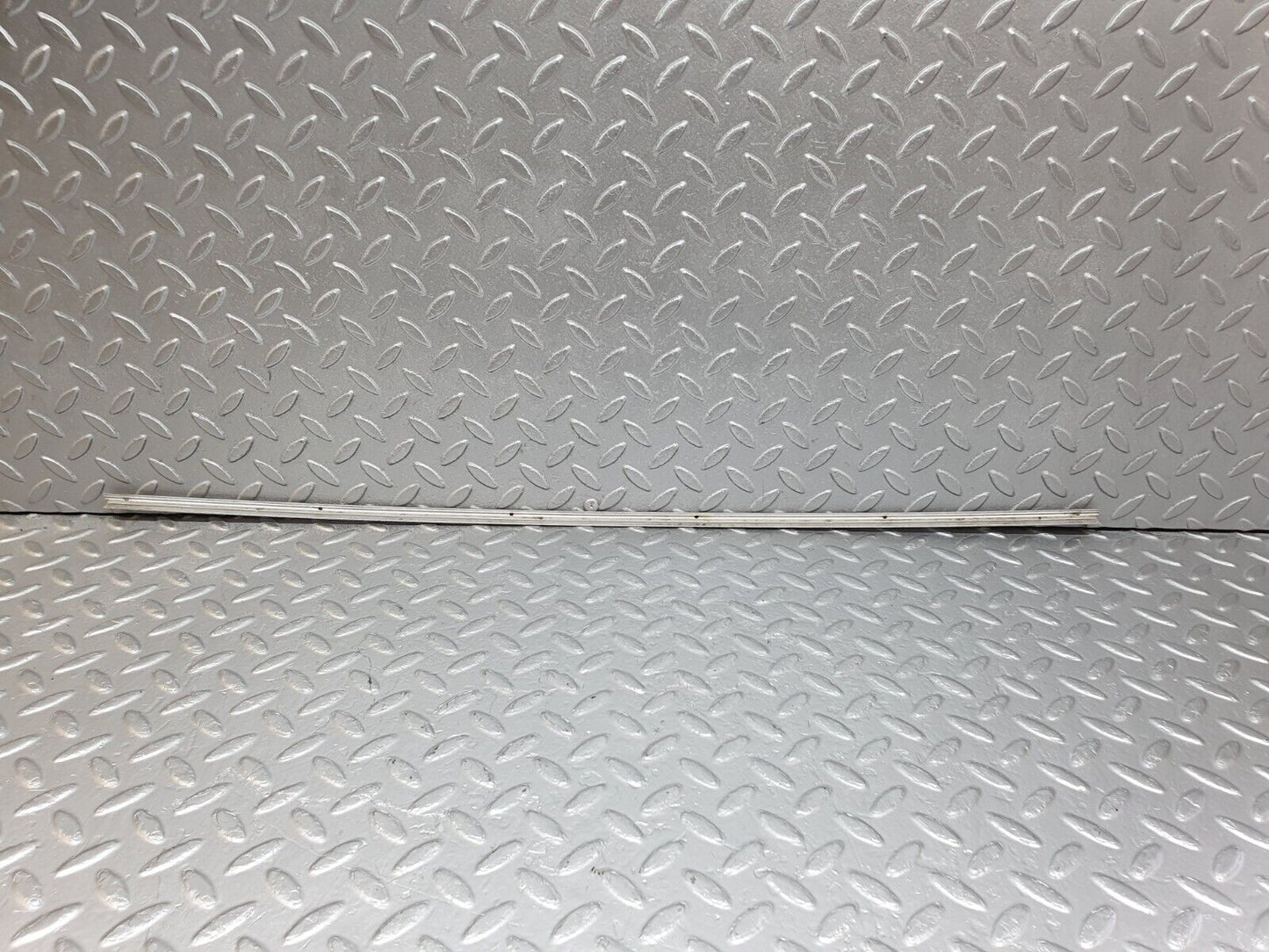 43750 Mercedes-Benz C126 380SEC Coupe Sunroof Chrome Trim