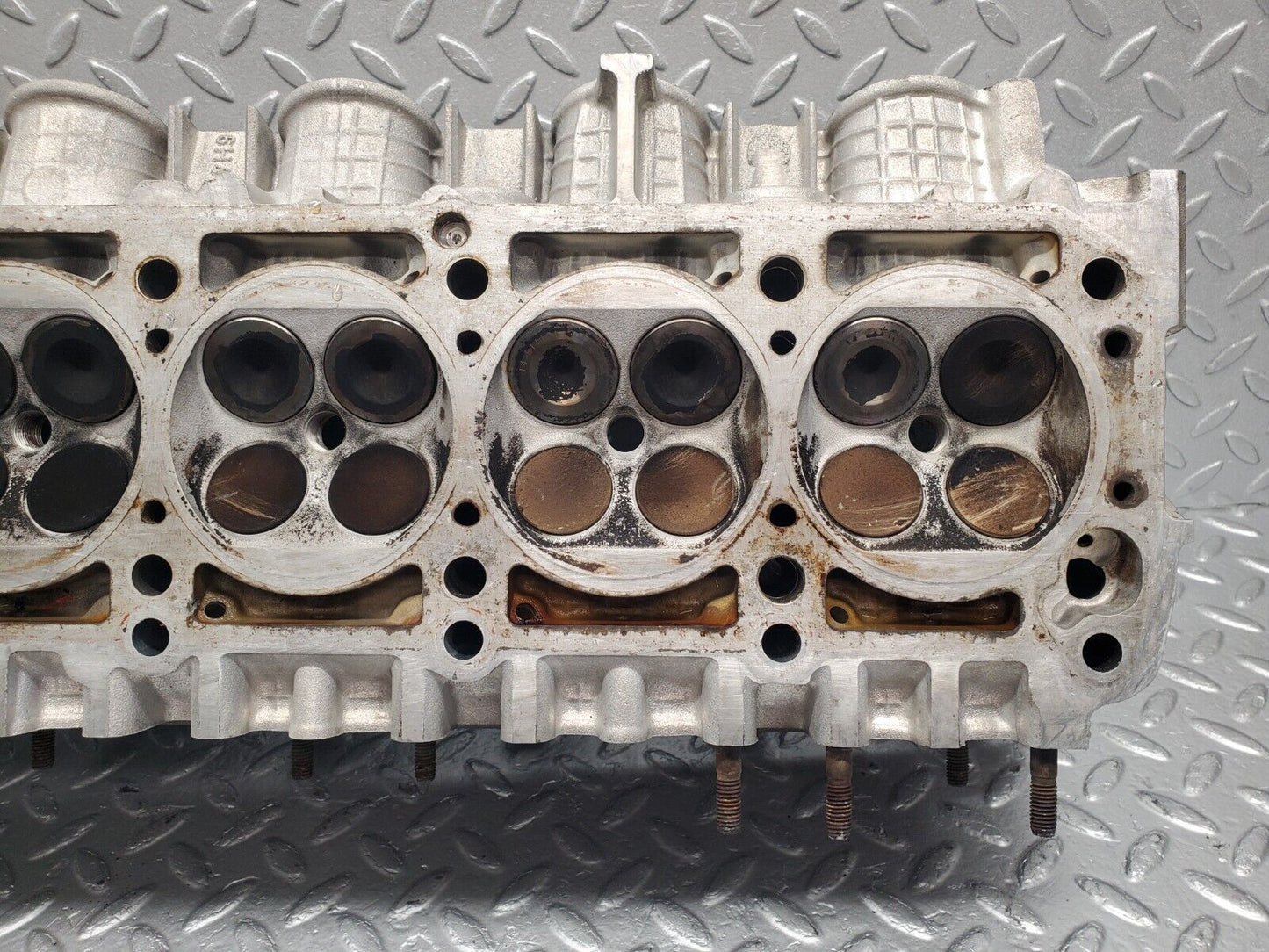 46239 Mercedes-Benz W124 280E Cylinder Head 1040161601