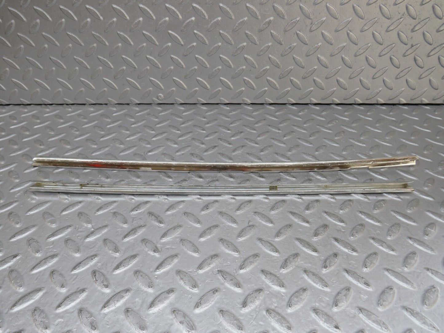 35868 Mercedes-Benz W108 Front Right Door Chrome Trim Pair