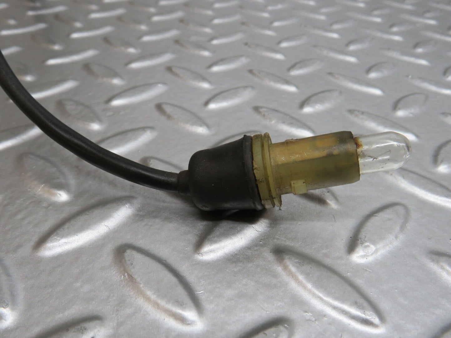 29593 Mercedes-Benz W124 230E Front Wing Indicator Cable Wire 1249971881