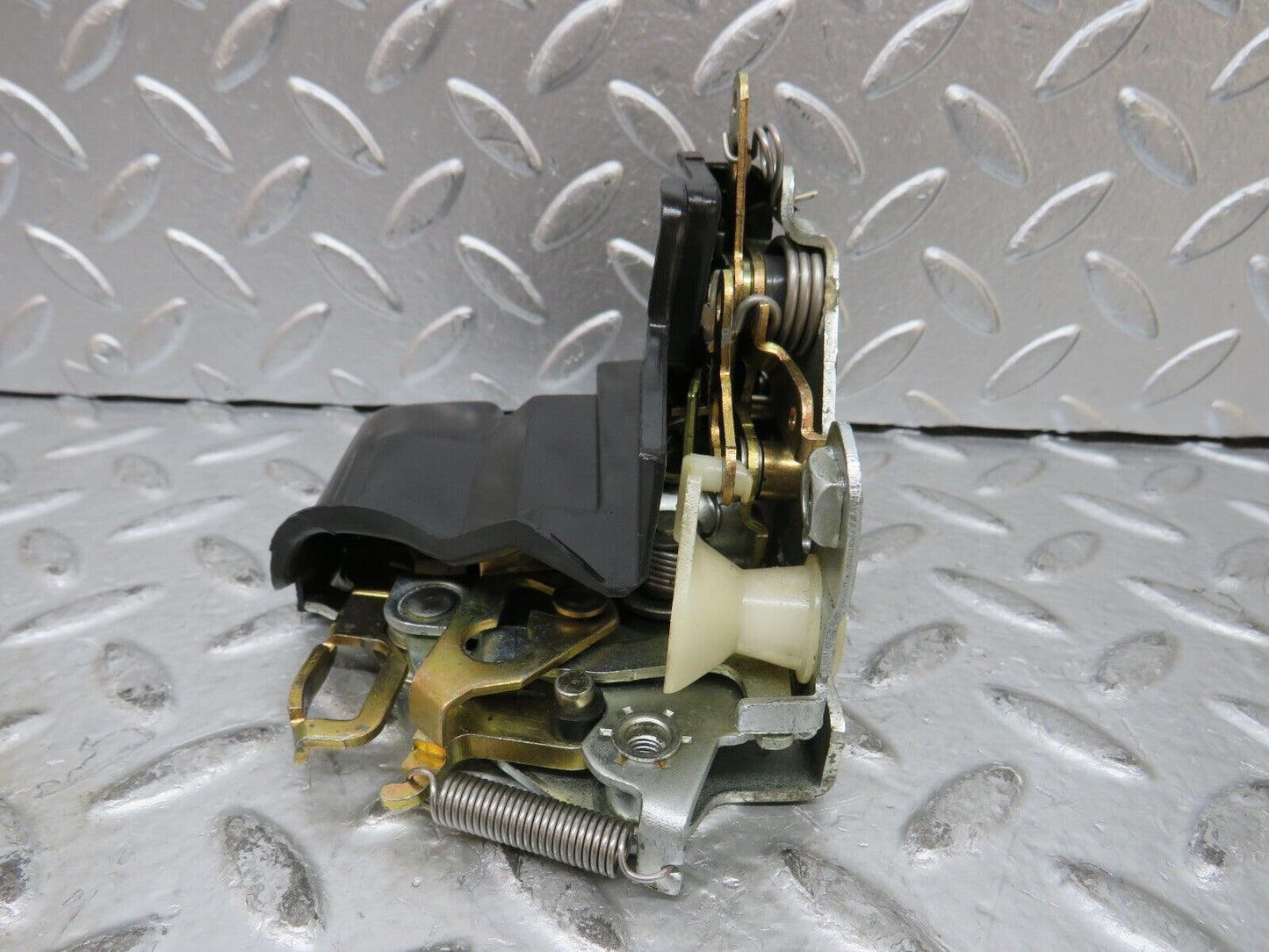 27402 Mercedes-Benz W123 280E Front Right Door Lock Mechanism 1237230208