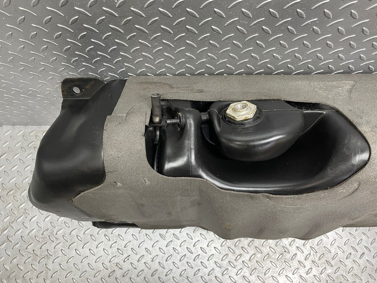 42636 Mercedes-Benz W201 190 Fuel Tank Plastic 2014702001